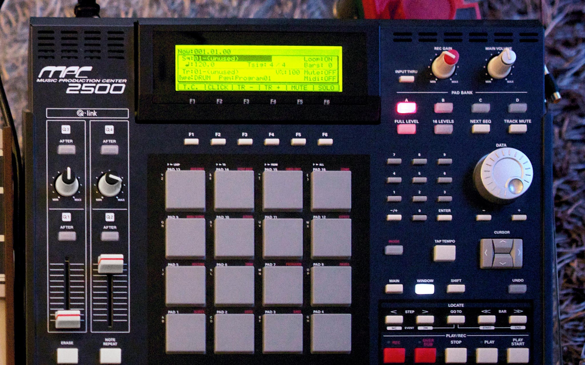 akai-mpc2500